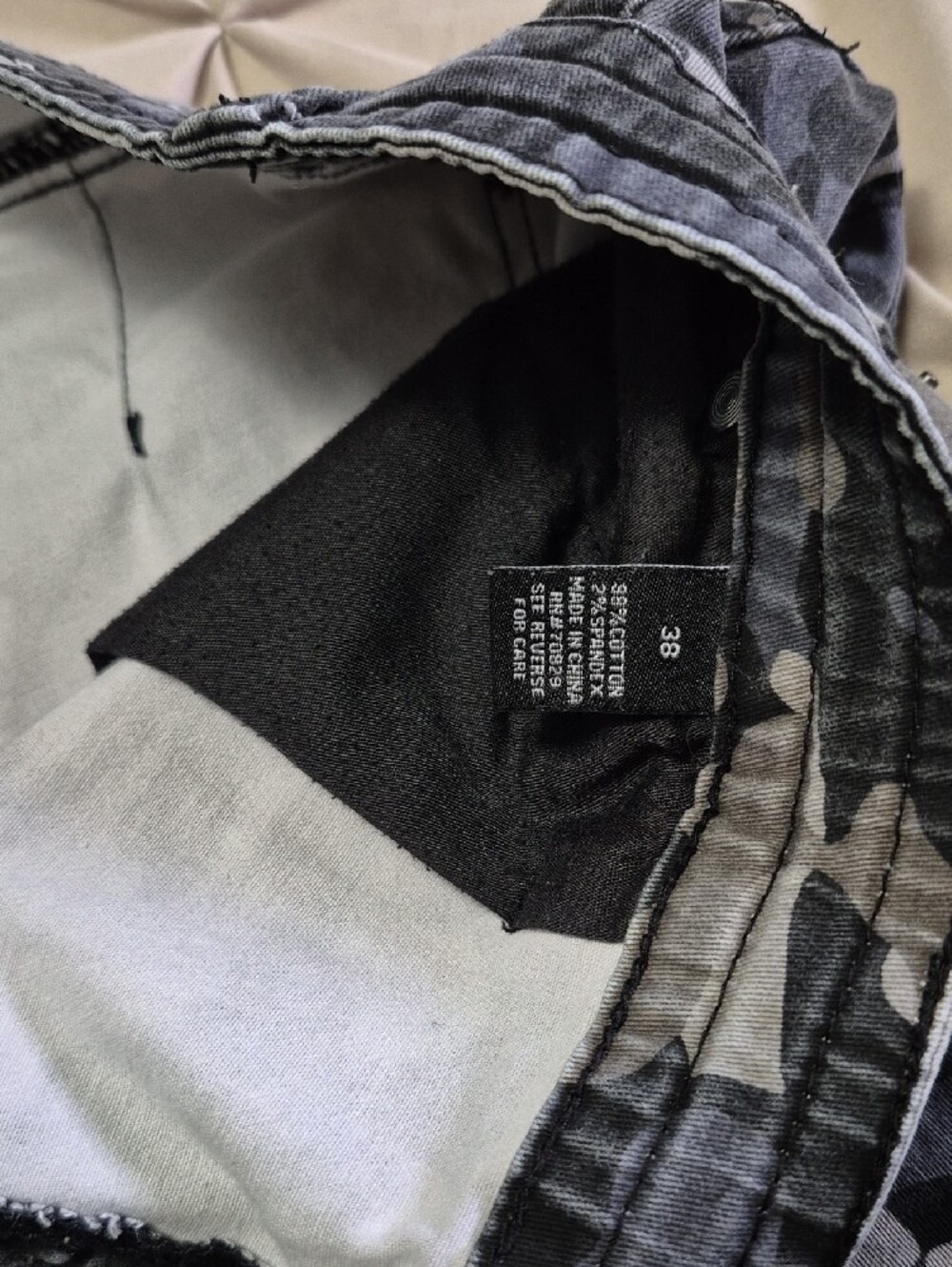 Men's Gray Camo Cargo Shorts with Utility Pockets - Picture 2 of 9